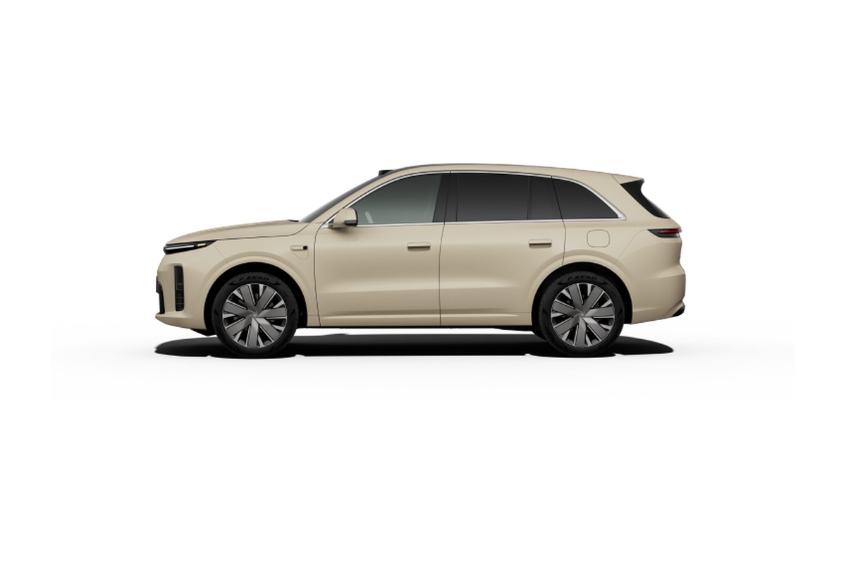 23 автомобиля в Армению: Hongqi, Mazda, Li Auto
