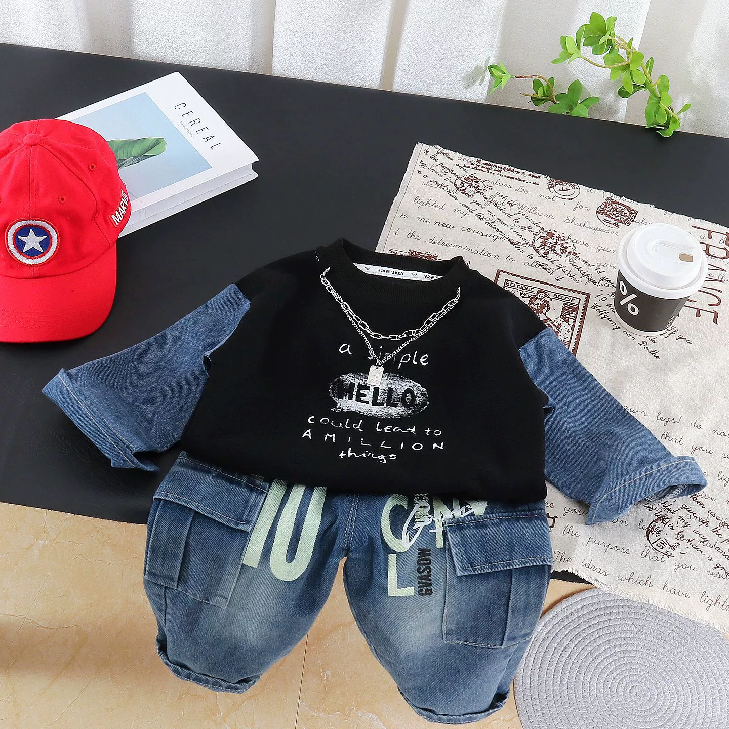 Kids’ two-piece sweatshirt and trousers set HC26q30 with denim sleeve panels, sizes 80–120 cm