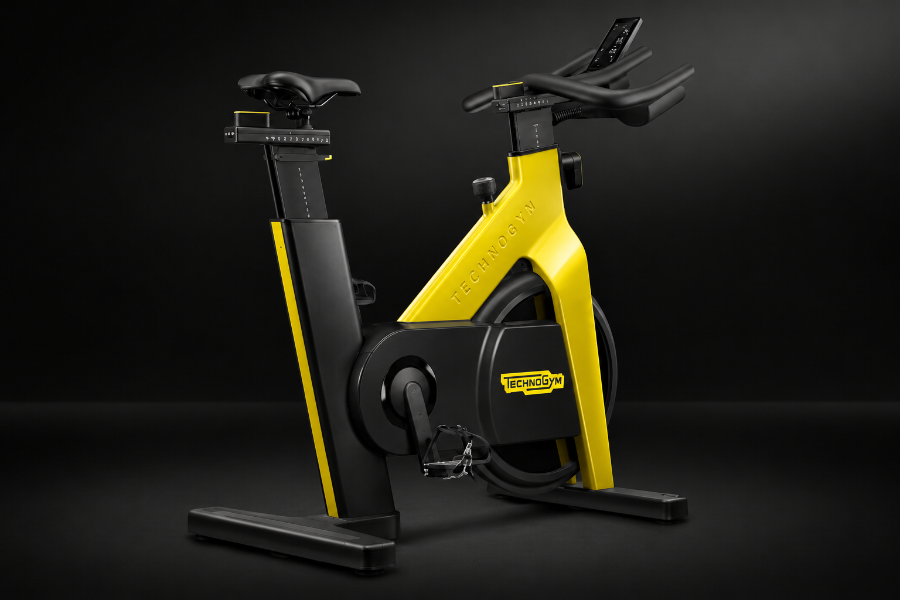 Велотренажёр Technogym Group Cycle, жёлтый с дисплеем